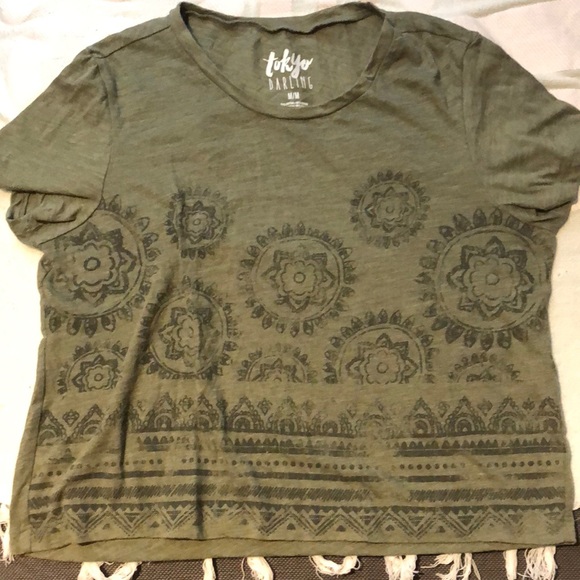 tokyo Darling- Olive crop top - Picture 1 of 4